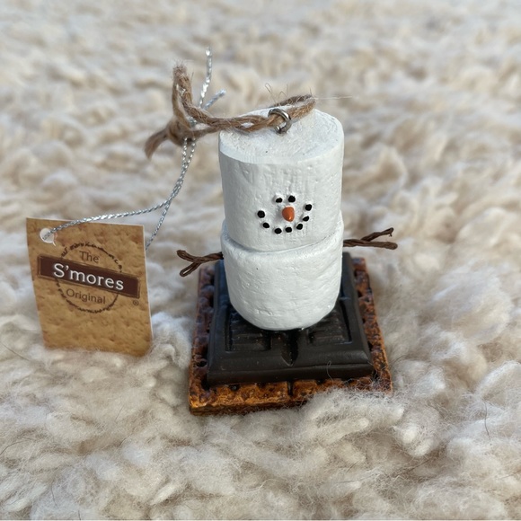 🎯 3 for $15: NWT S’mores snowman Christmas ornament - Picture 1 of 4